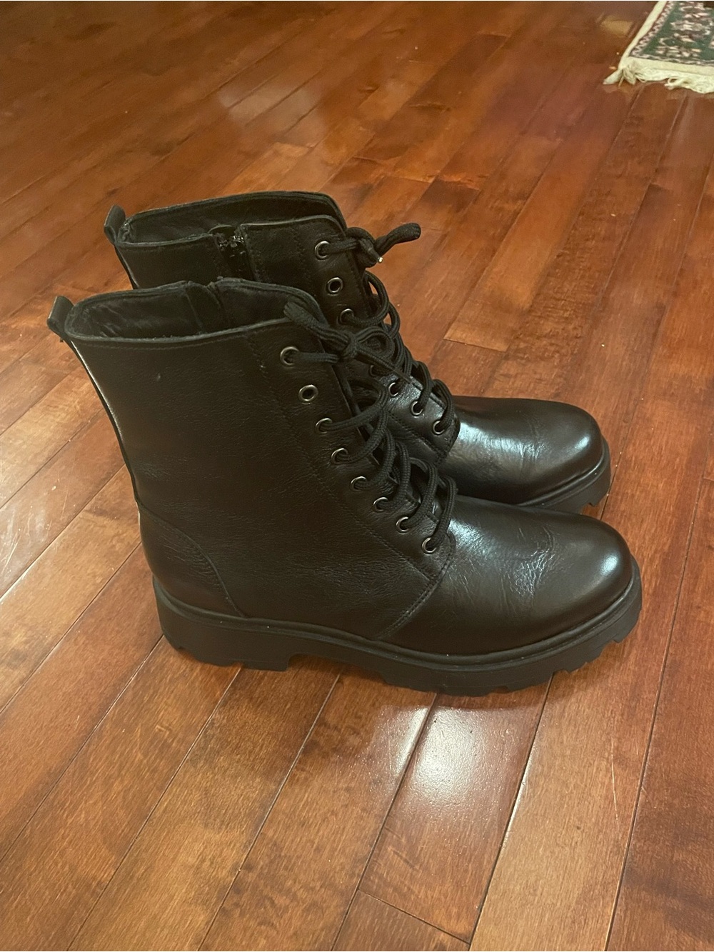 NWT Women’s Black Lace-Up Combat Boots with Lug Soles- 10M